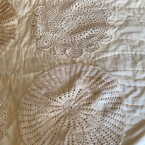 Package of 5 round dollies. All cream colored